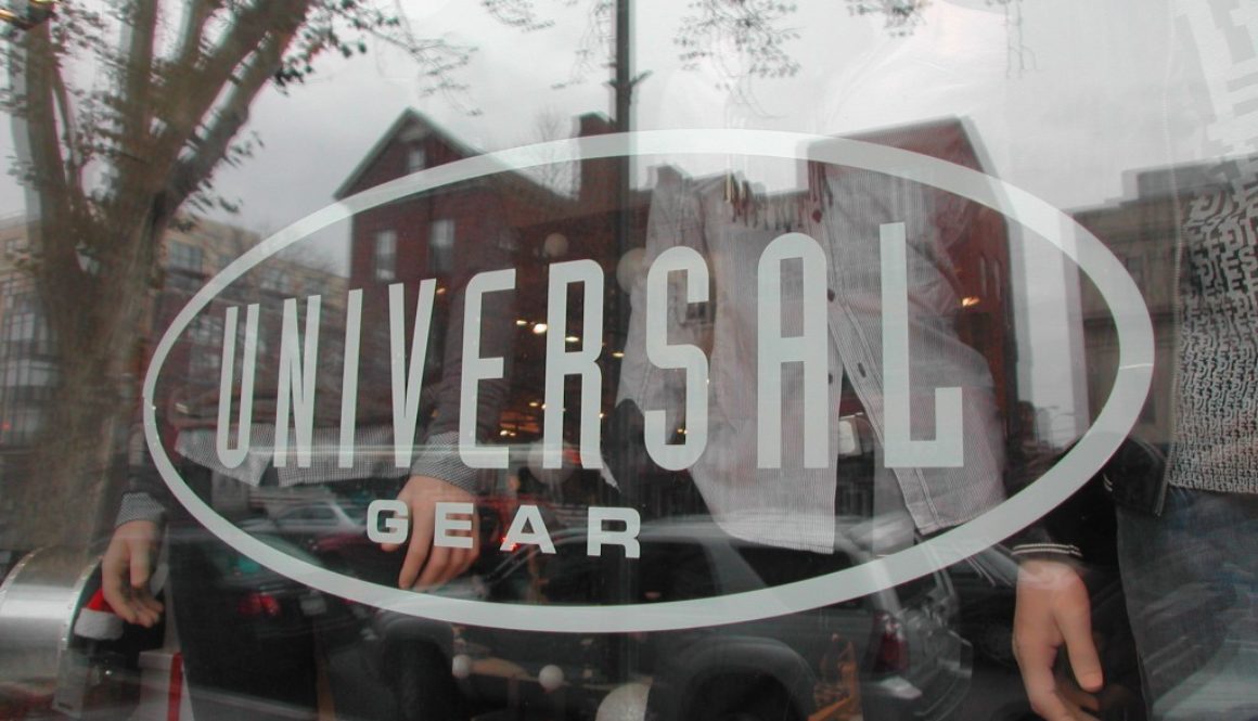 Universal Gear Logo Glass